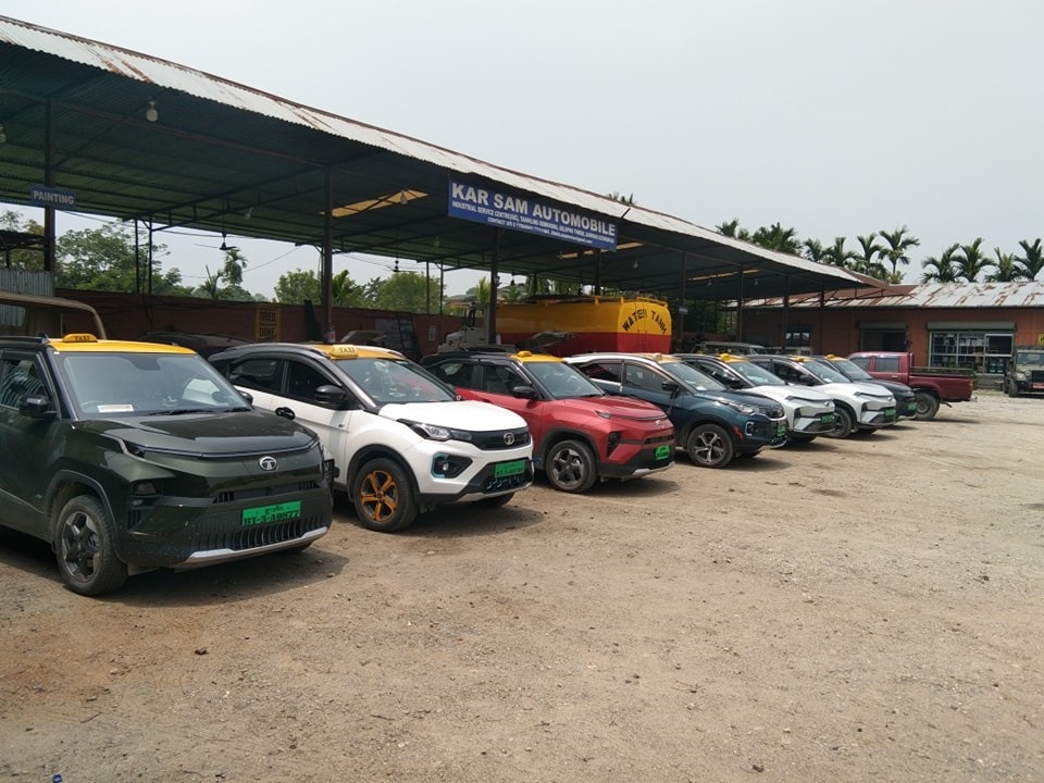 Vehicles at Kar Sam